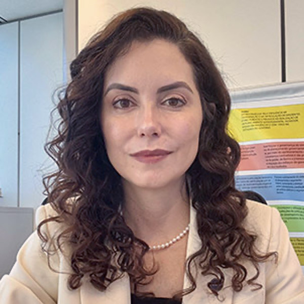 VIRGÍNIA DE ÂNGELIS